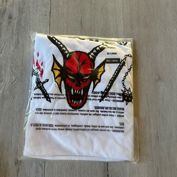 Hot Topic Stranger Things Hellfire Club T-Shirt White 2X Nwt in packaging - Picture 5 of 5
